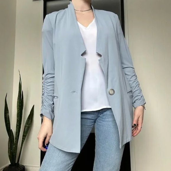 Light blue button up blazer with ruched sleeves - Picture 4 of 8